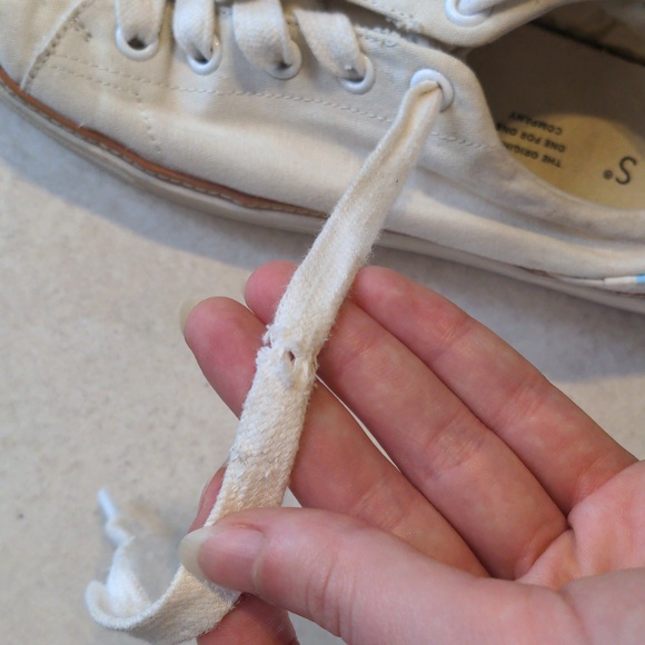 Toms off white sneakers size 9 low tops - Picture 4 of 9